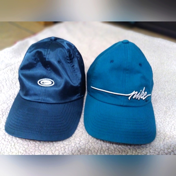 Lot of 2 Nike Women's Hats - Picture 1 of 7
